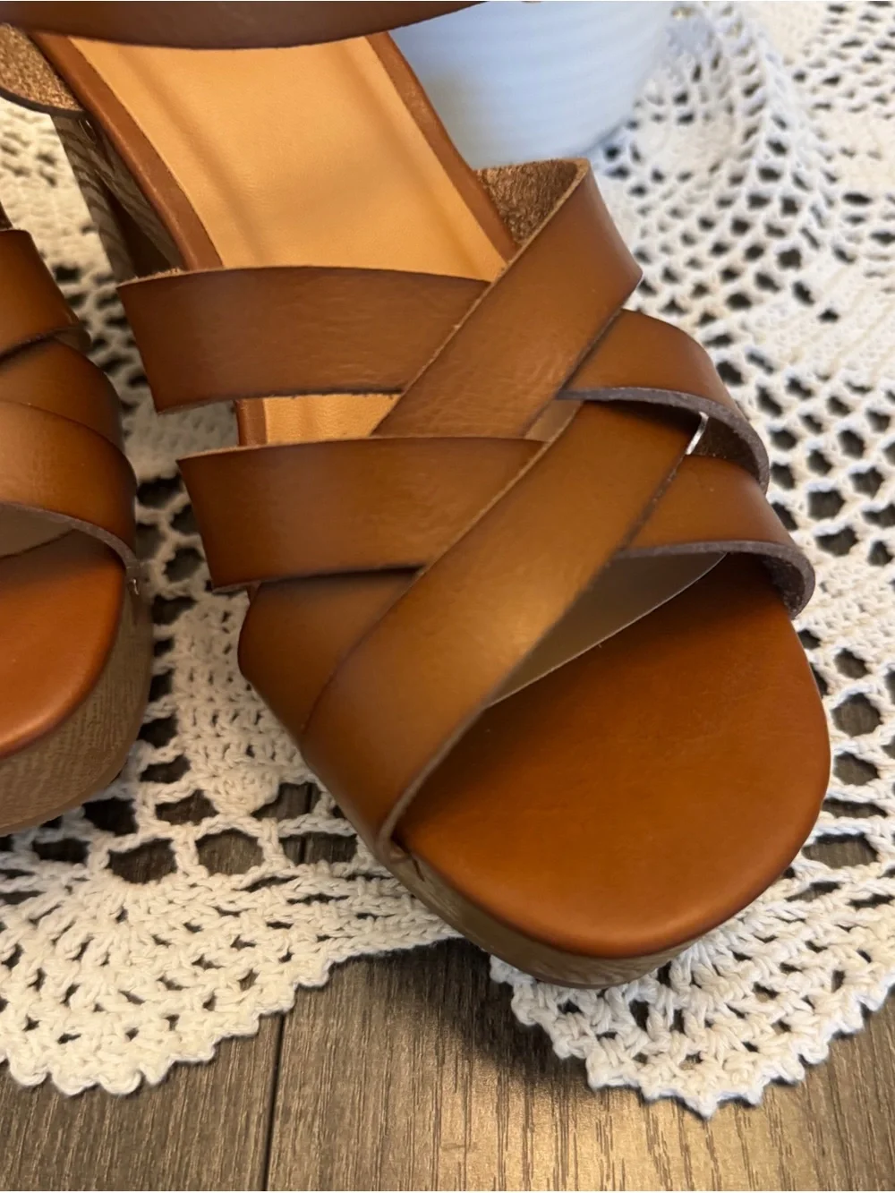 Old Navy Brown Platform Heel Sandals Size 8 Crisscross Strappy Clog Style